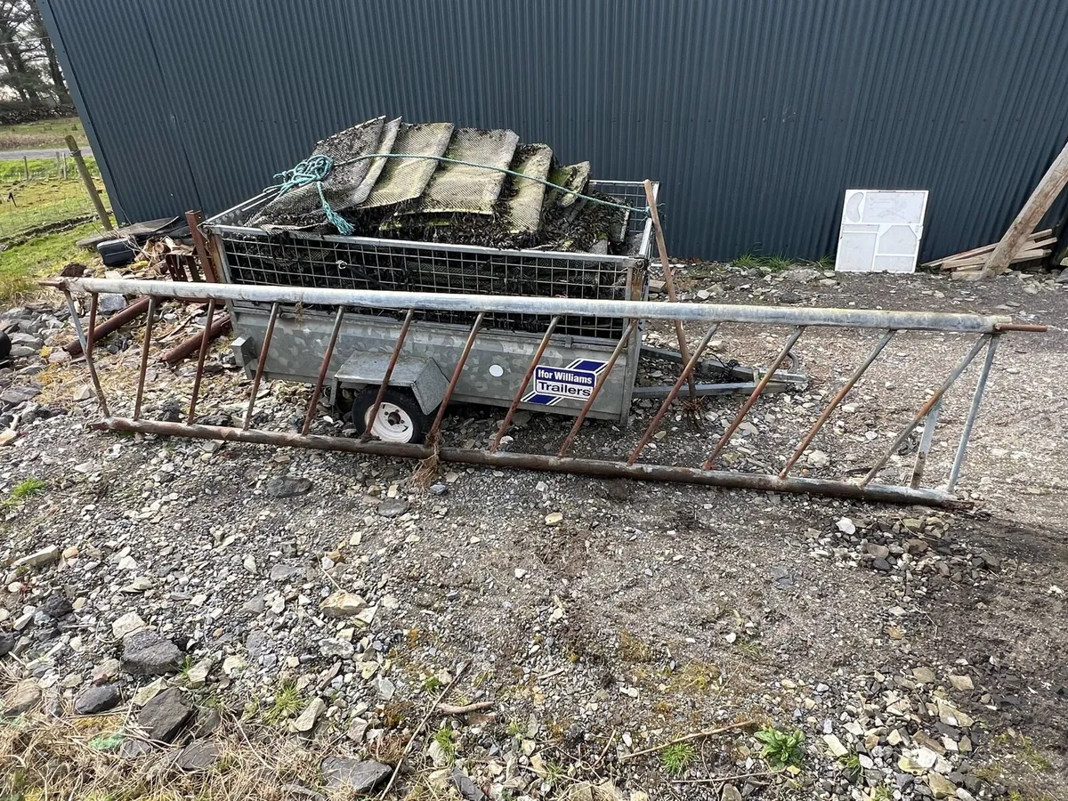 Cattle shed barrier - Image 1