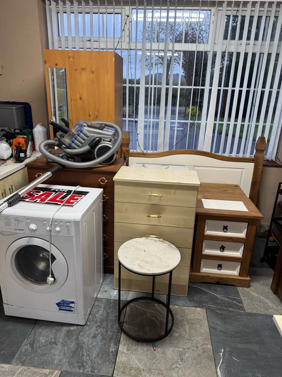 Household furniture - Image 1