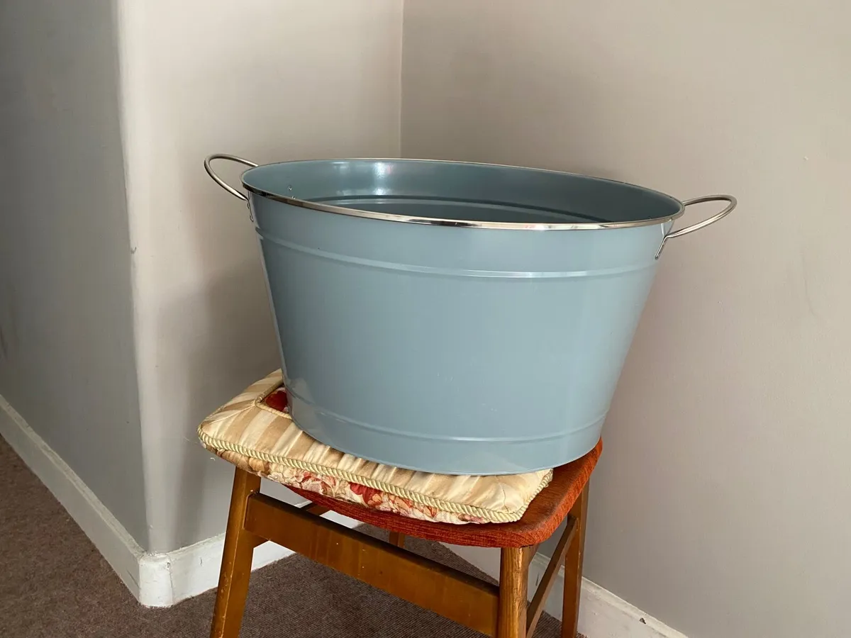 Large plant container - Image 1