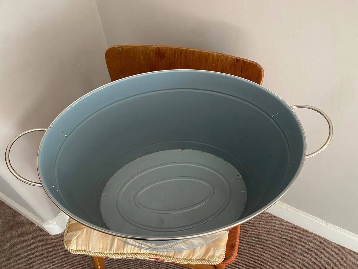 Large plant container - Image 3