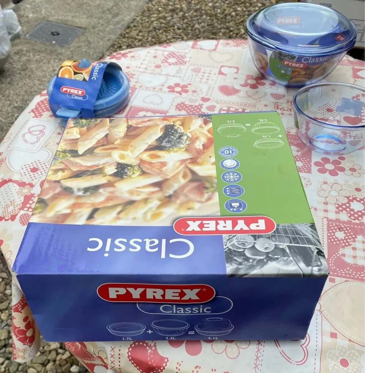 BRAND NEW and SEALED Pyrex Classic Set - Image 3