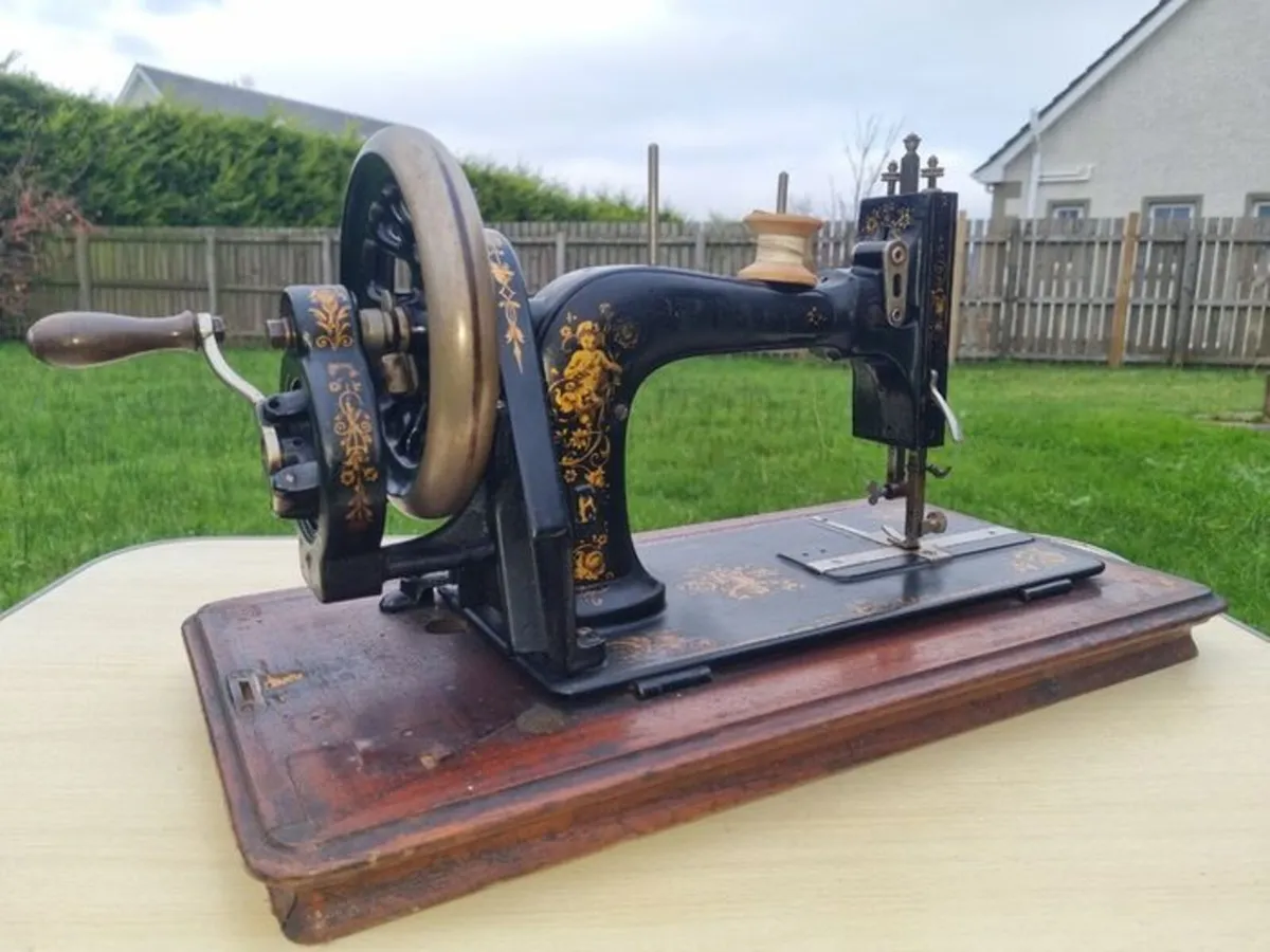 Vintage German Sewing Machine - Pfaff - Image 4