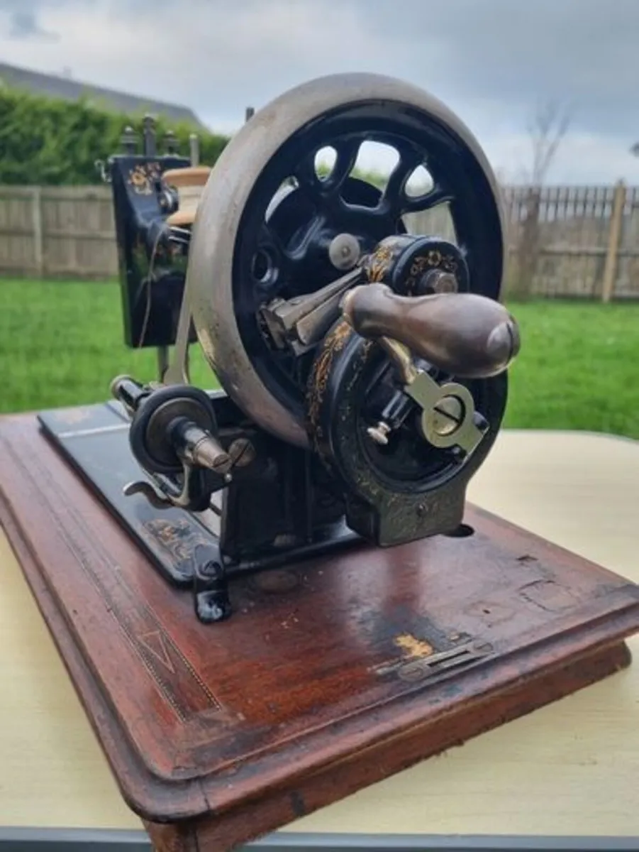 Vintage German Sewing Machine - Pfaff - Image 3