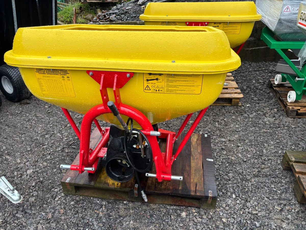 New 600Kg Cosmo Wagtail Spreaders - Image 1