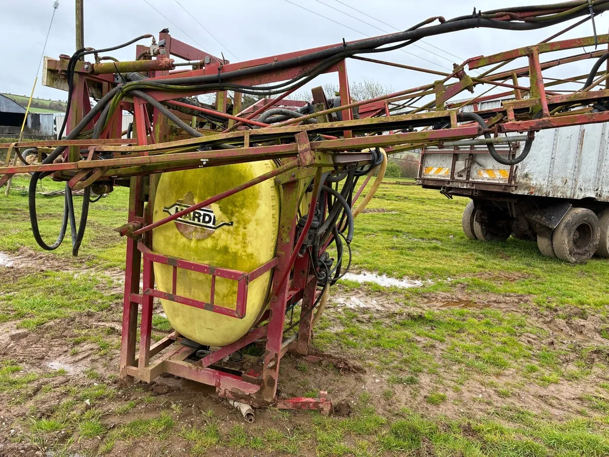 Sprayer parts and water tank - Image 2
