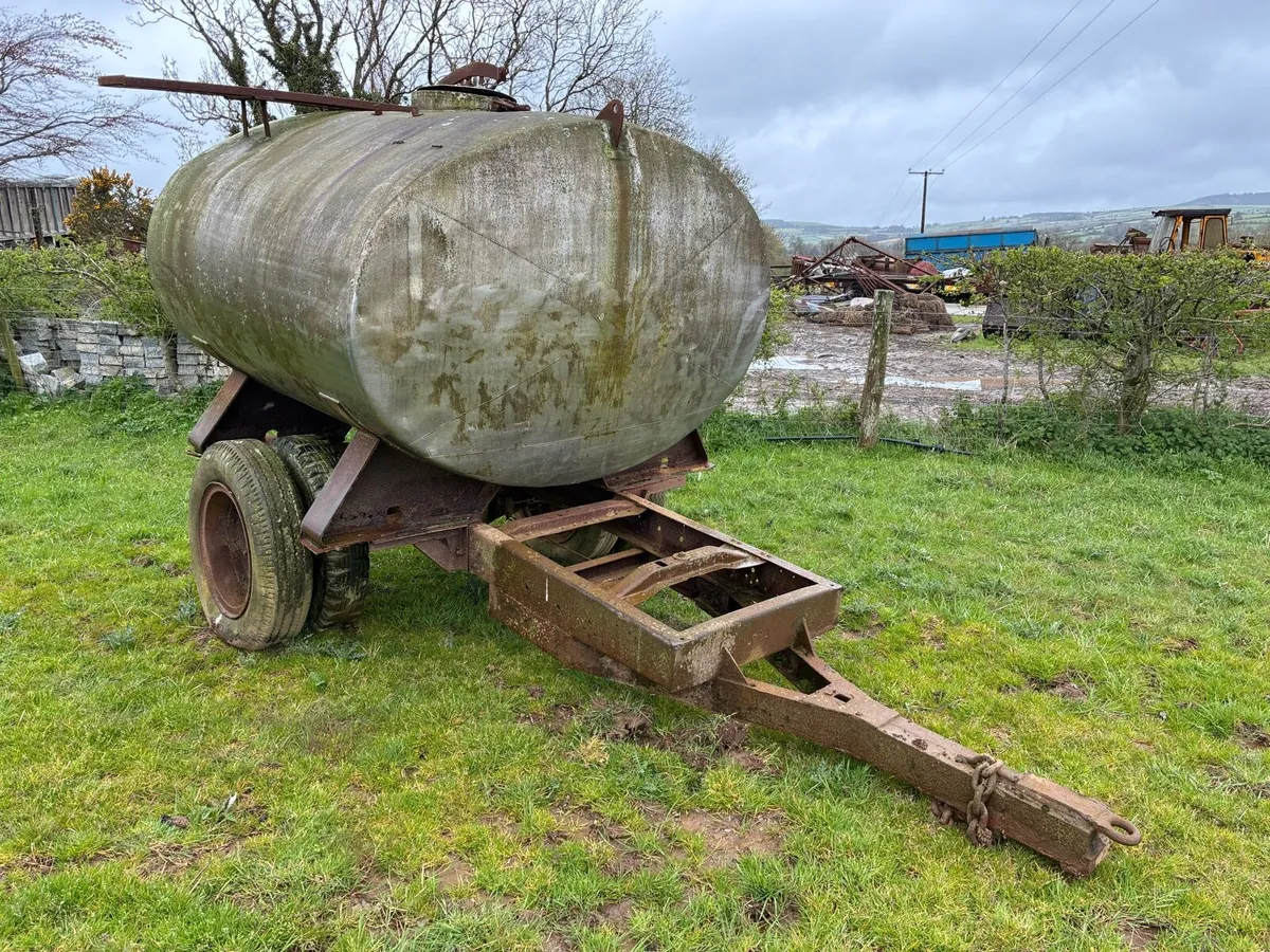 Sprayer parts and water tank - Image 3