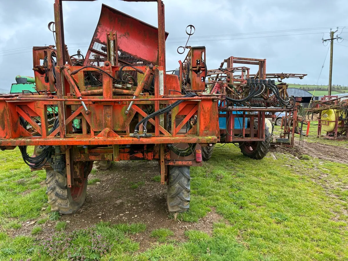 Sprayer parts and water tank - Image 4