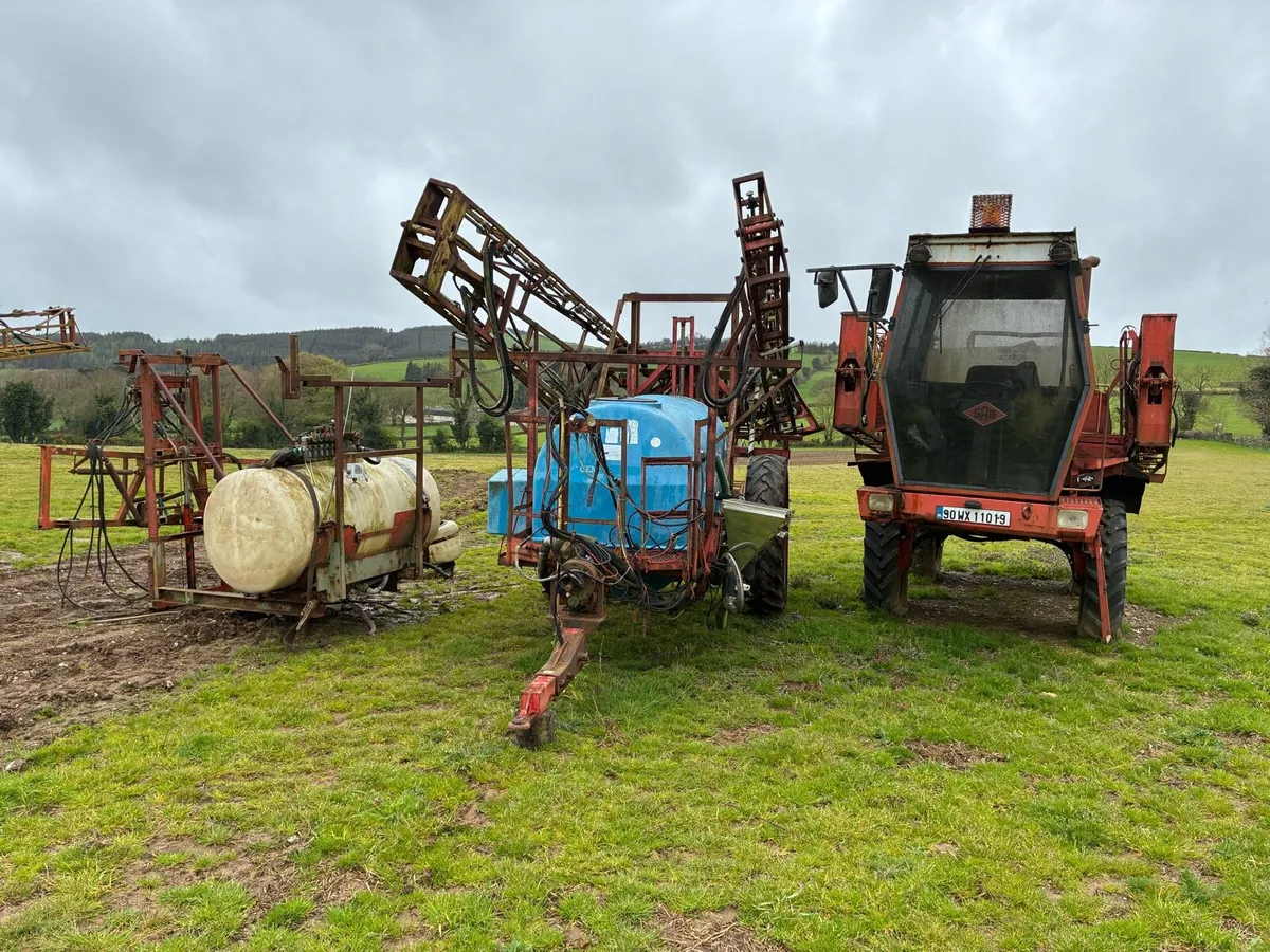 Sprayer parts and water tank - Image 1