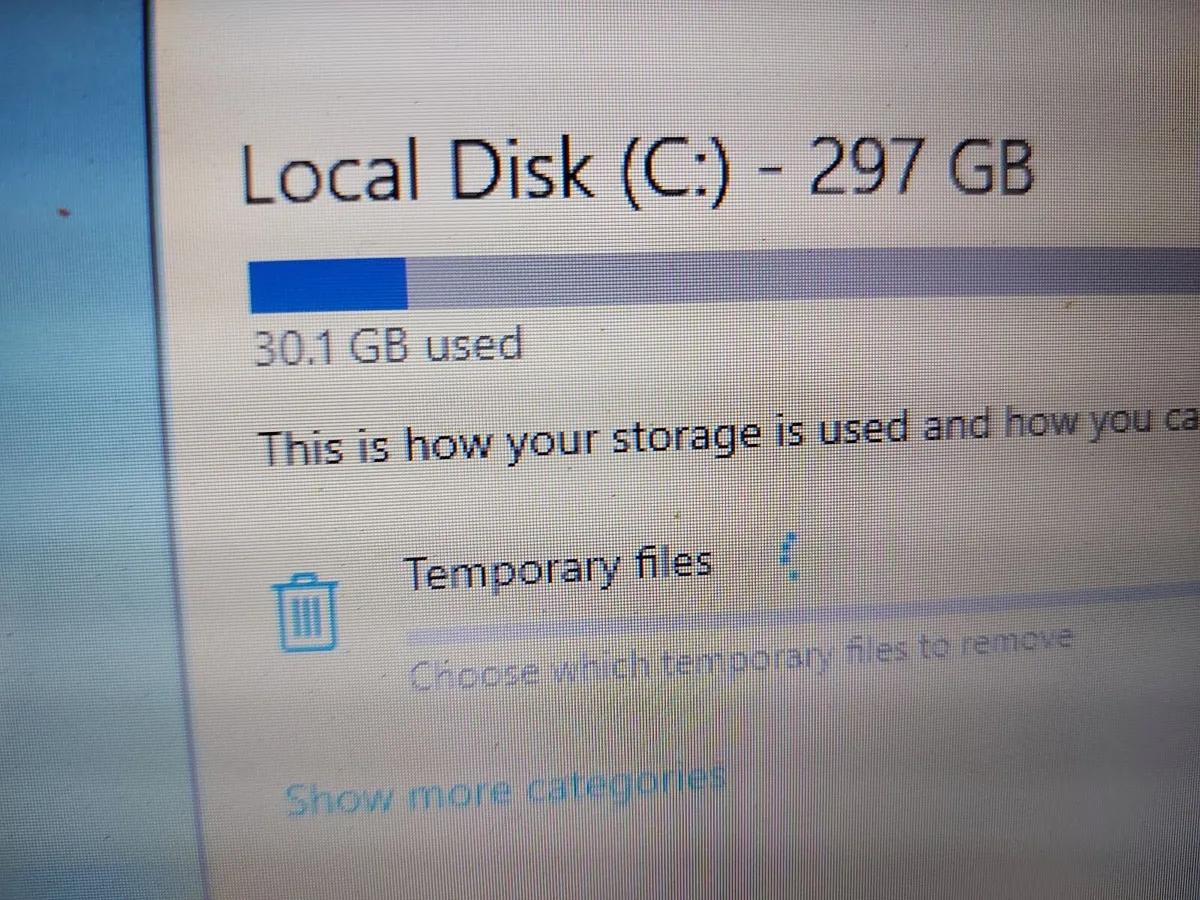 Samsung 15.6 Laptop, Model NP-R530, Red, 2GB 300GB - Image 4