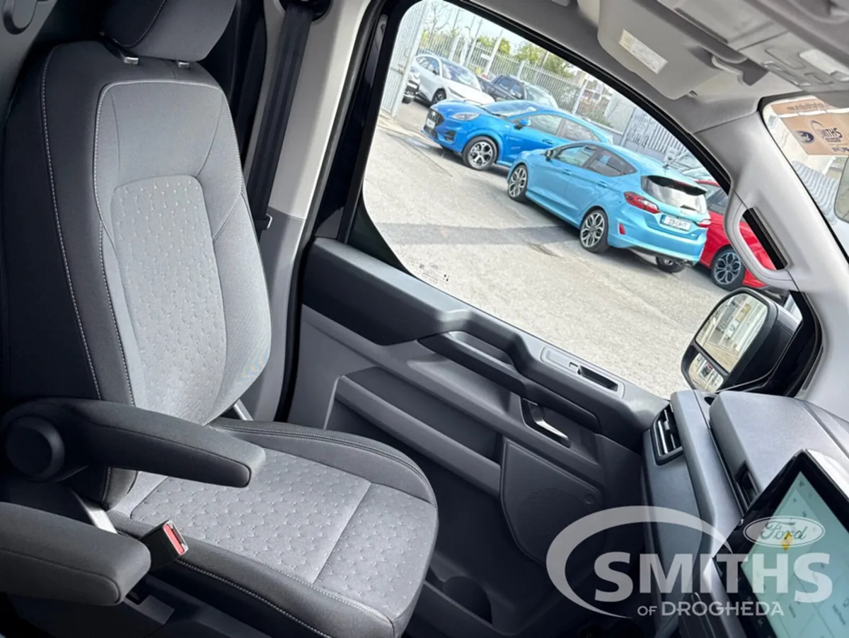 Ford Transit Custom LIMITED 2.0 170PS *AUTO* (2 SE - Image 3
