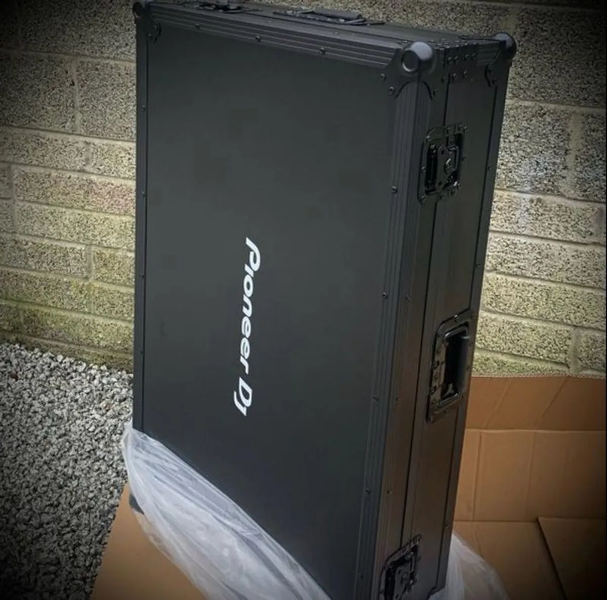 Pioneer DJ XDJ-XZ + Flight Case + Box - Excellent Condition - Image 2