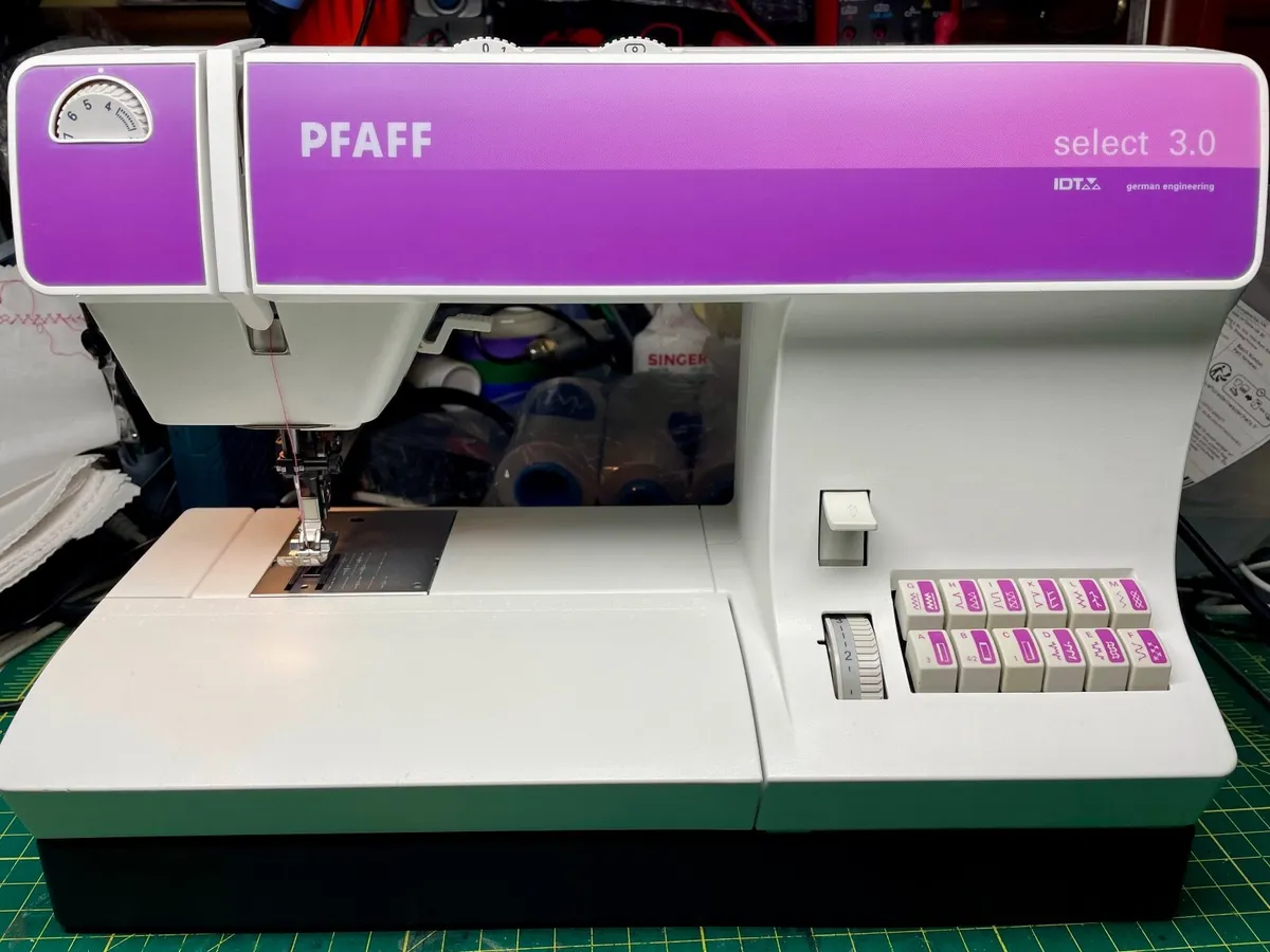PFAFF Select 3.0 Sewing Machine - IDT - Serviced - Image 1
