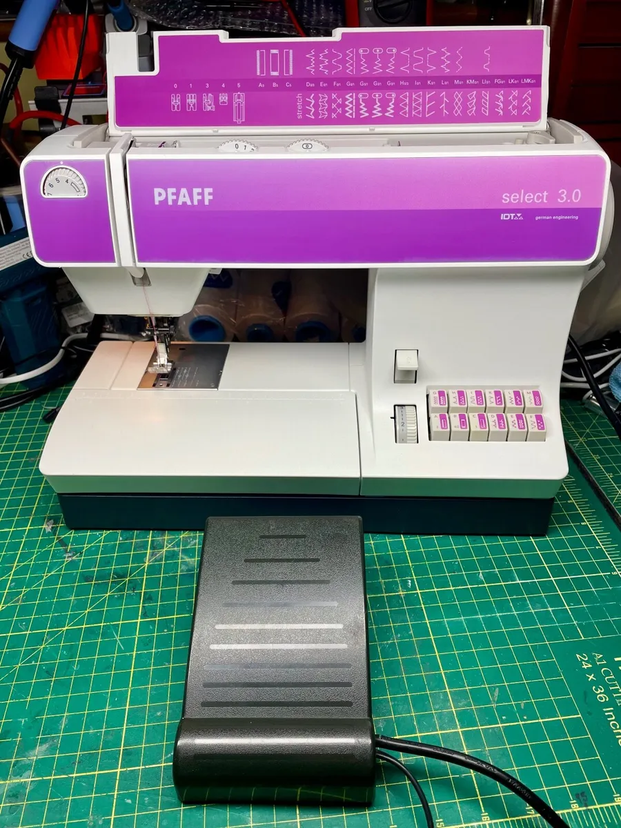 PFAFF Select 3.0 Sewing Machine - IDT - Serviced - Image 2