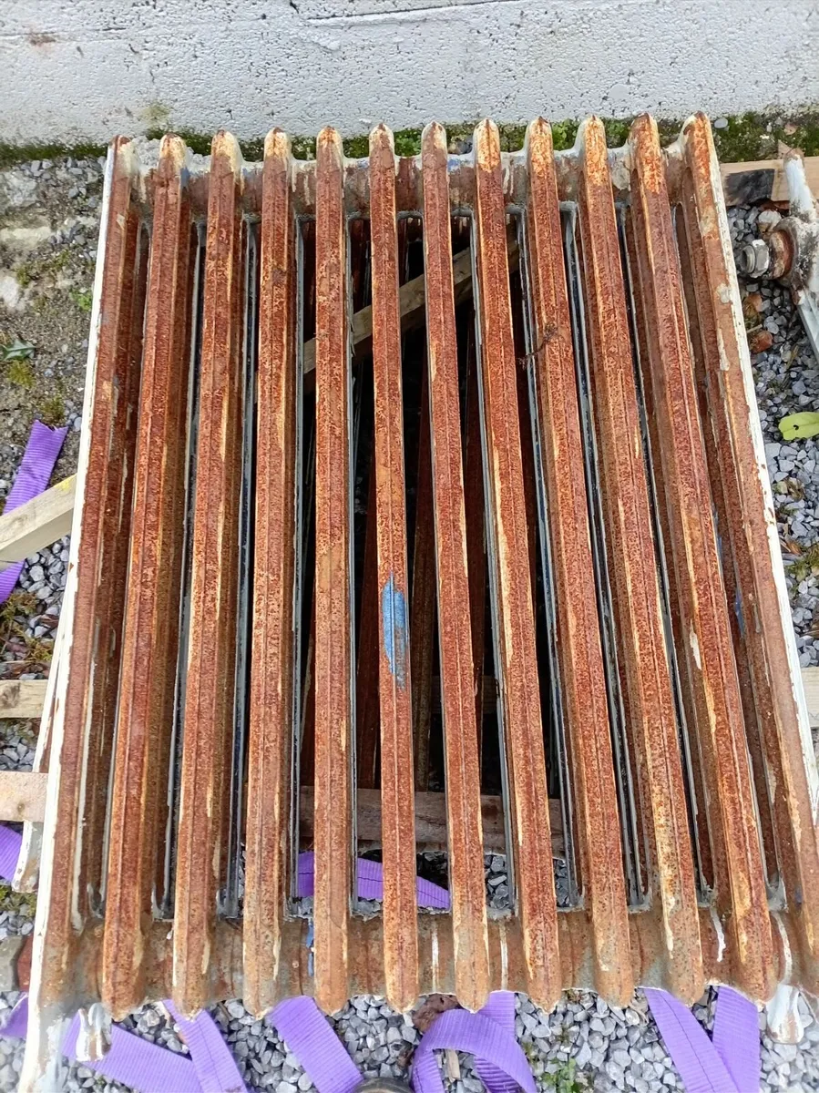 4 Cast iron radiators - Image 4