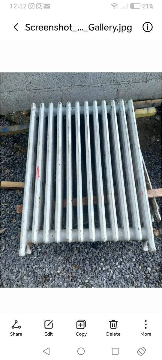 4 Cast iron radiators - Image 1