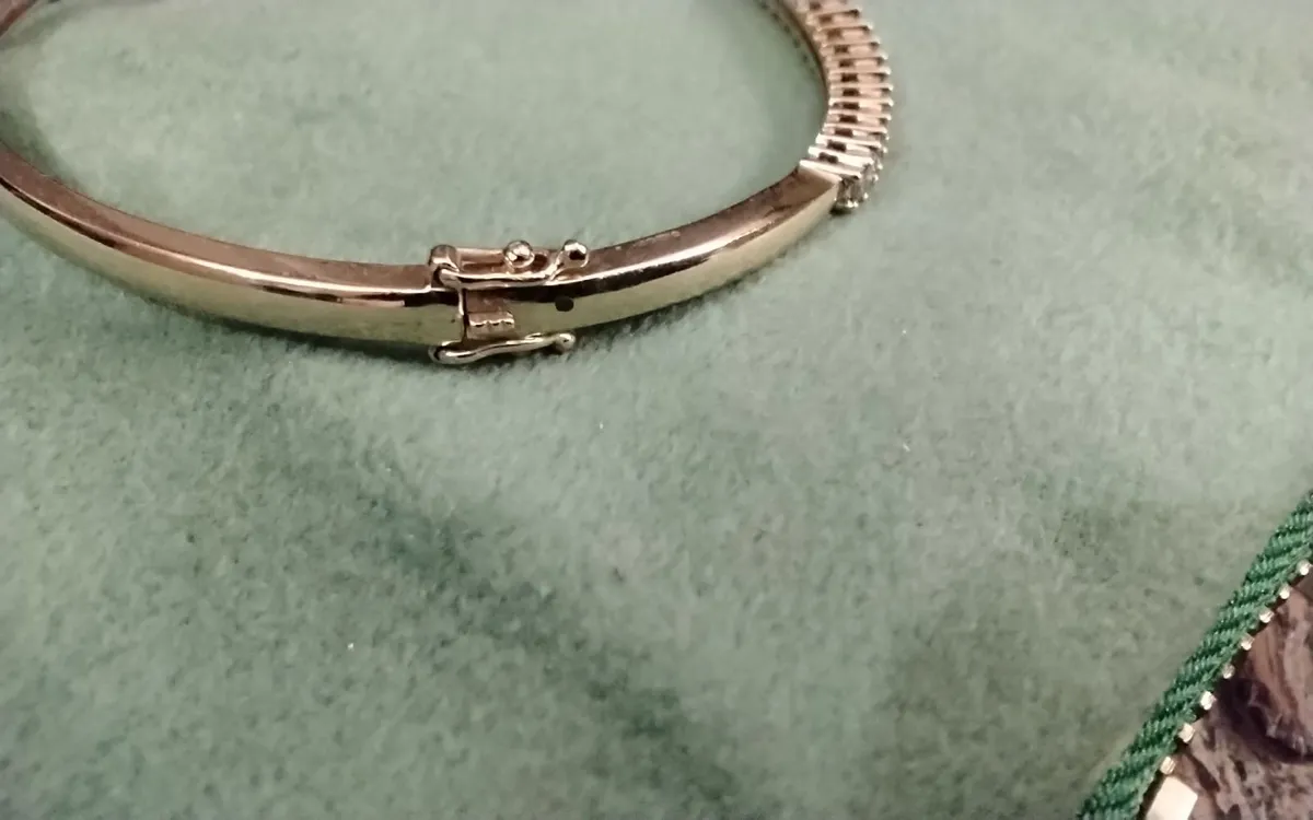 Vintage 10ct  gold diamond tennis bangle 1.25ct - Image 2