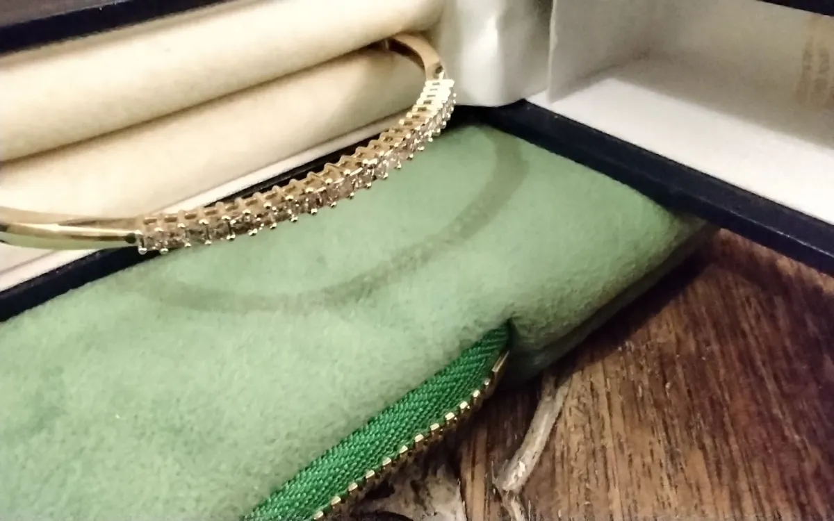 Vintage 10ct  gold diamond tennis bangle 1.25ct - Image 3
