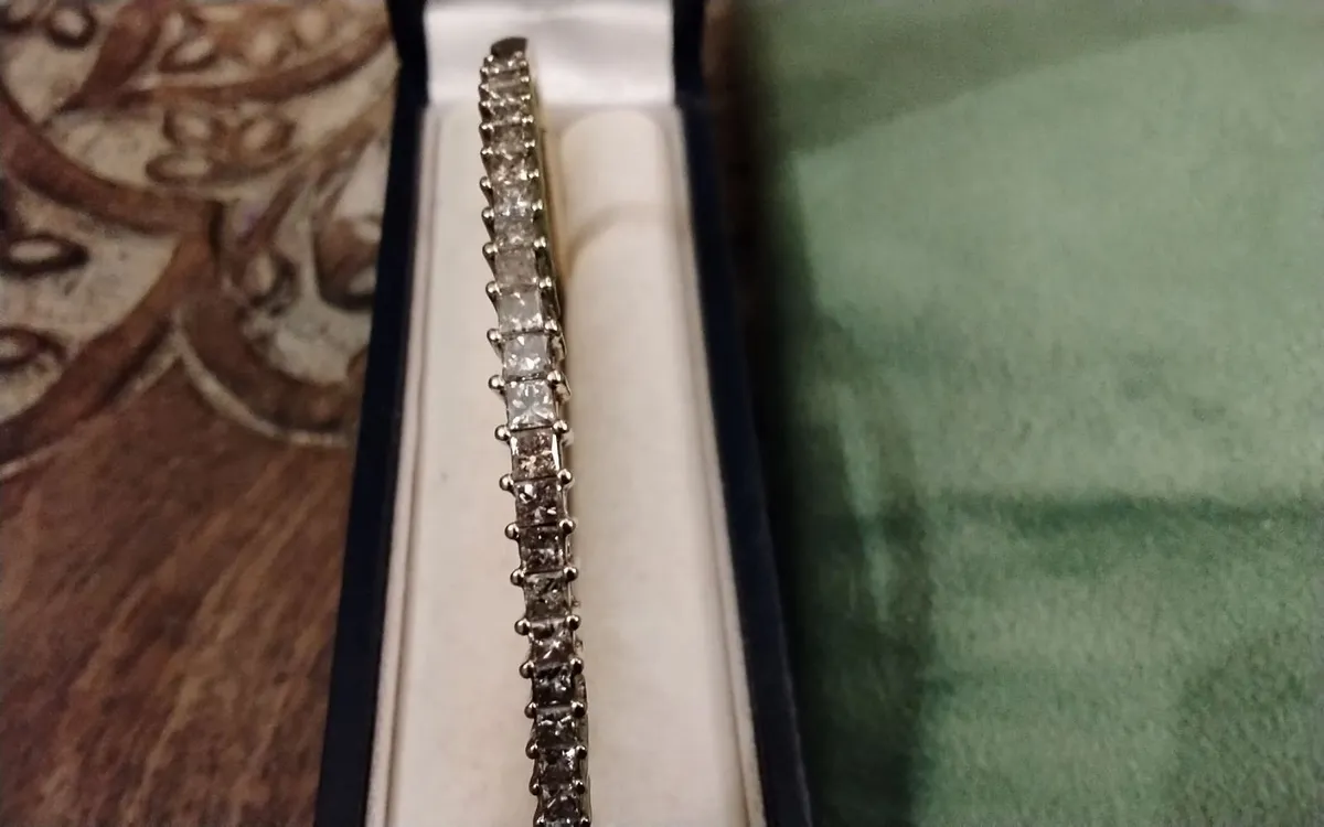 Vintage 10ct  gold diamond tennis bangle 1.25ct - Image 1