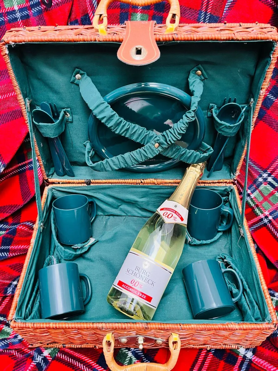 Picnic basket - Image 1