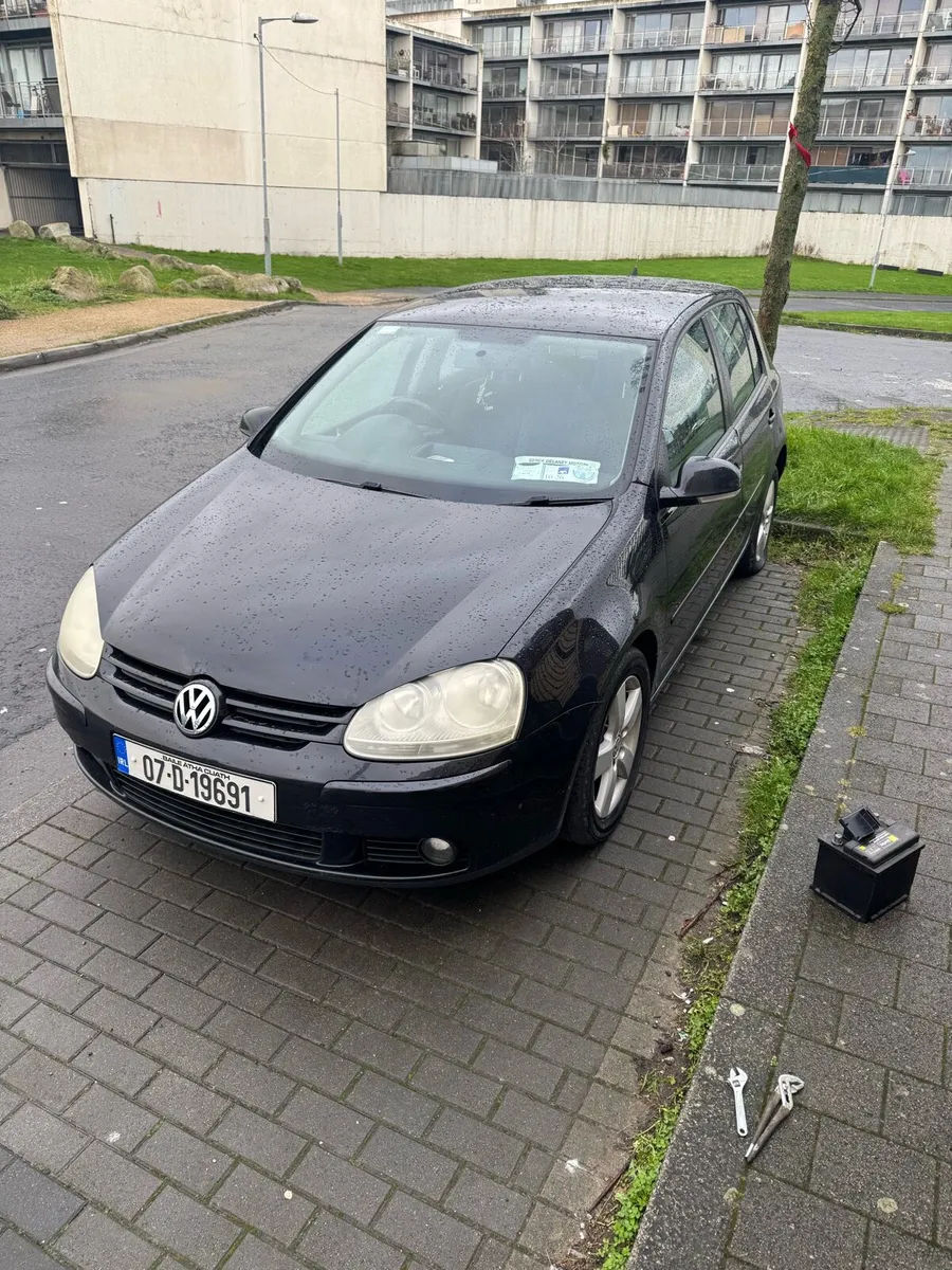 Vw golf mk5 1.4L - Image 1