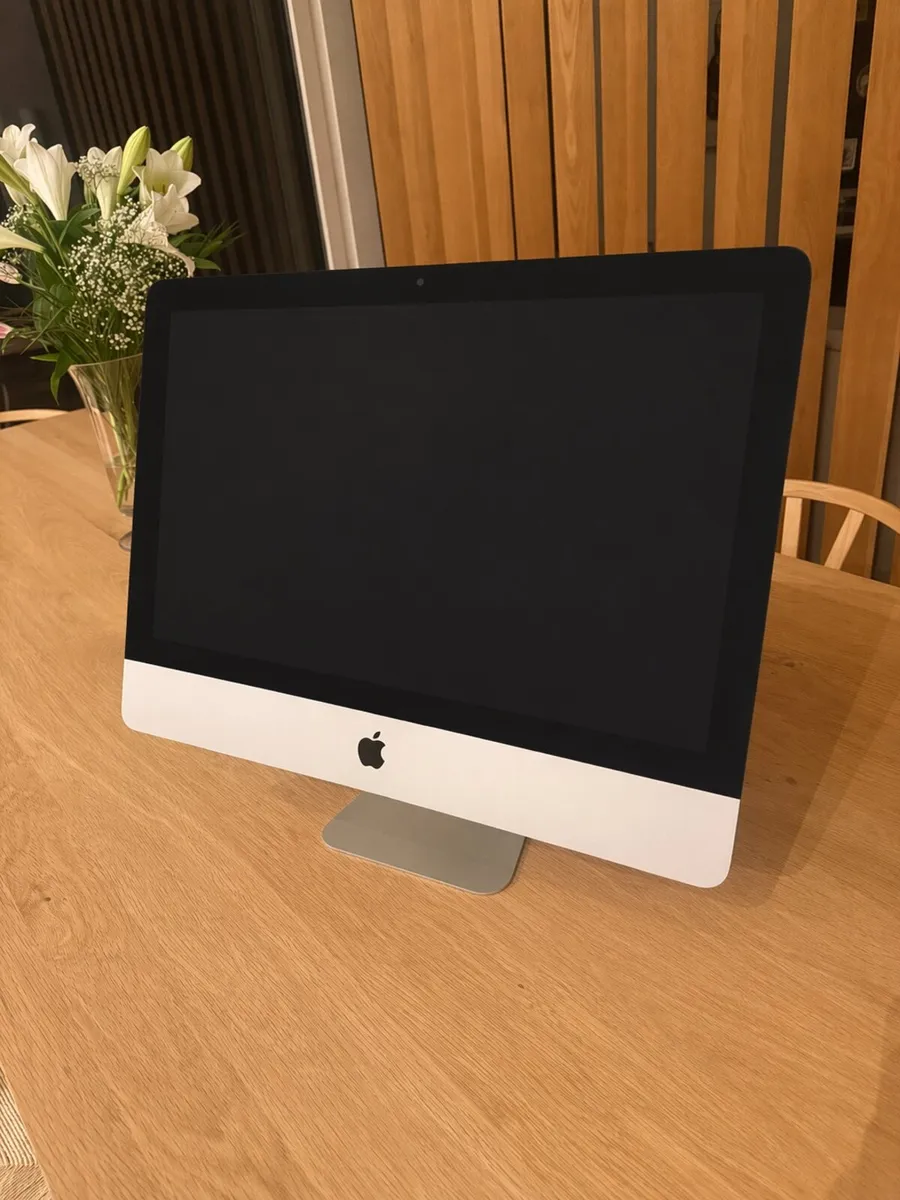 Apple iMac 21.5” Retina 4K - Image 1