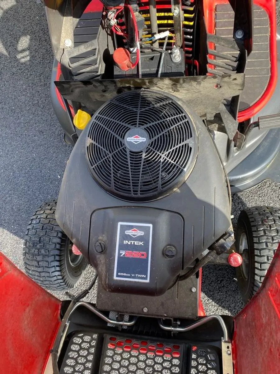 Snapper 22HP Ride on mower, 3 years old - Image 4