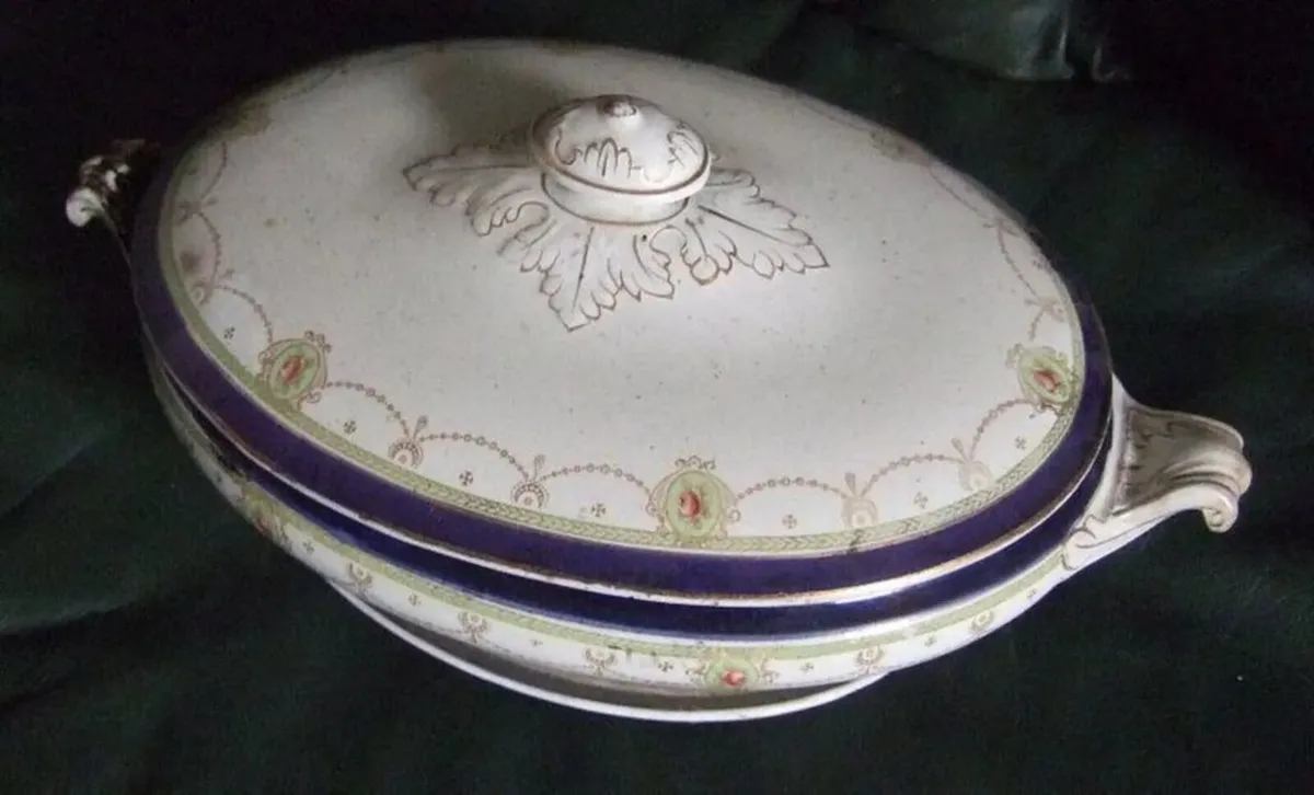 Vintage Wedgewood Platter Trio & Tureen - Image 1