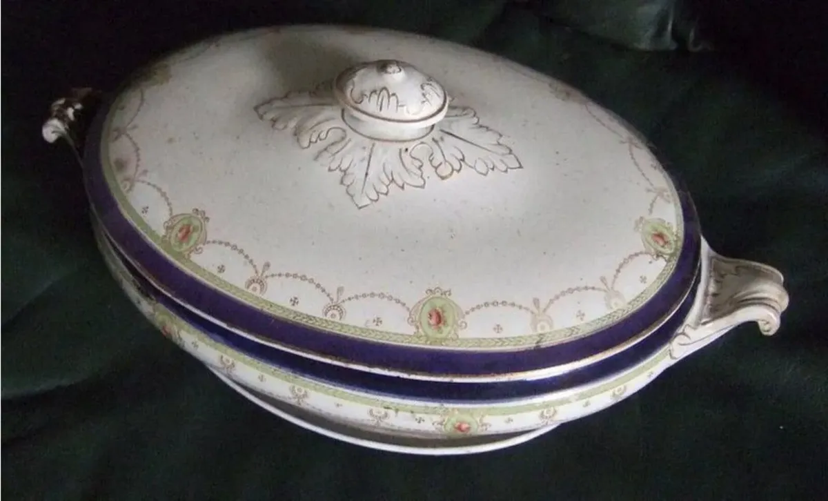Vintage Wedgewood Platter Trio & Tureen - Image 4