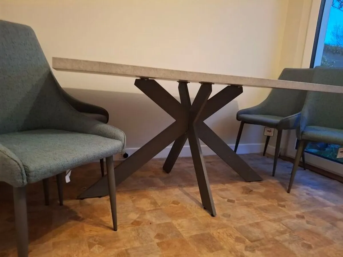 table/chairs - Image 4