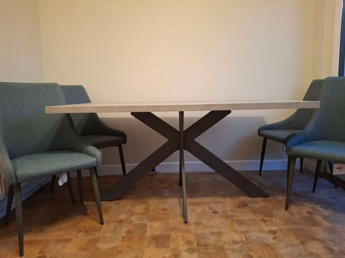 table/chairs - Image 3