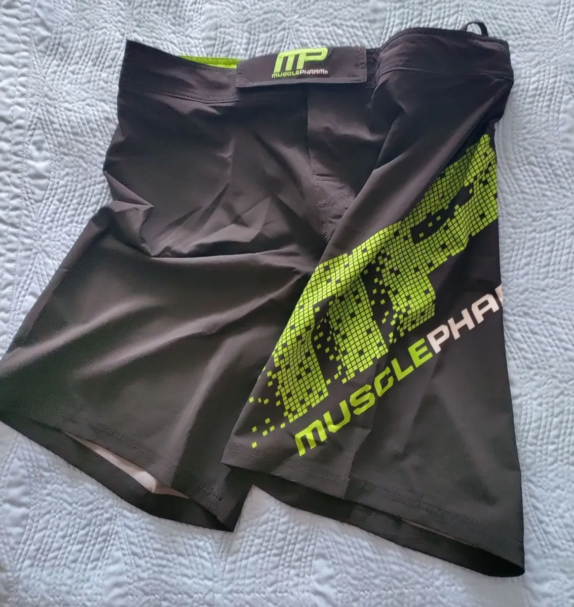 MusclePharm Gym shorts XL New - Image 4