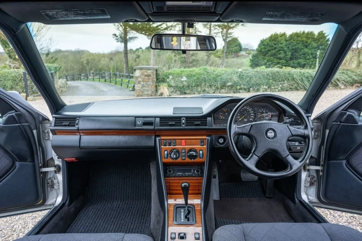 Mercedes-Benz E-Class 1994 - Image 4