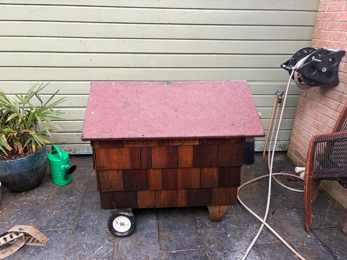 Dog house/ storage box - Image 1
