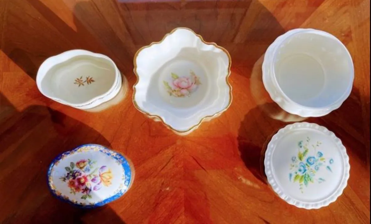 Three vintage trinket dishes - Image 1