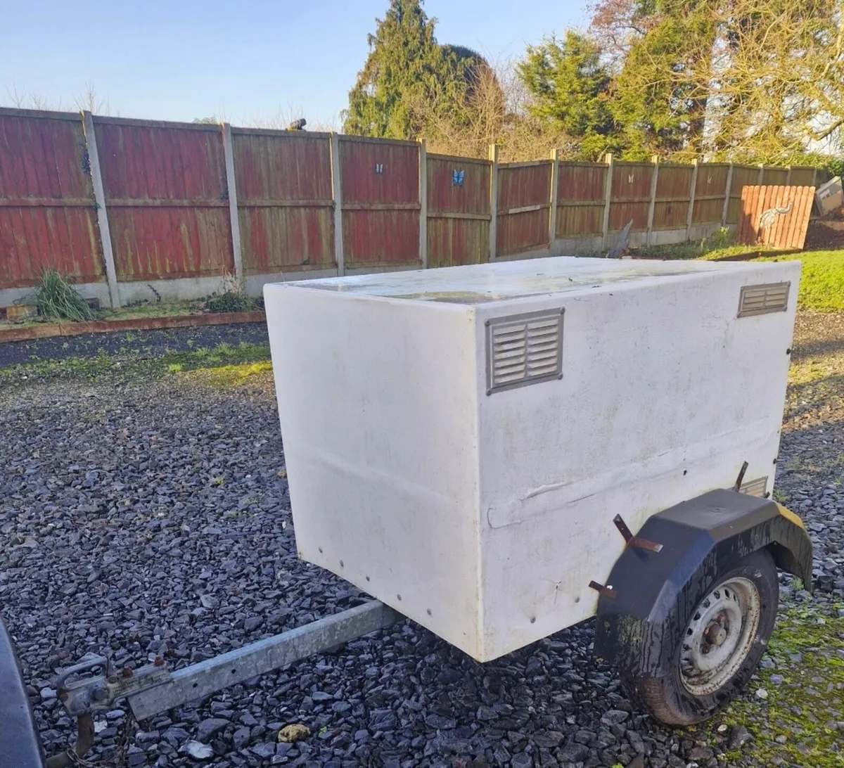 Dog trailer - Image 1