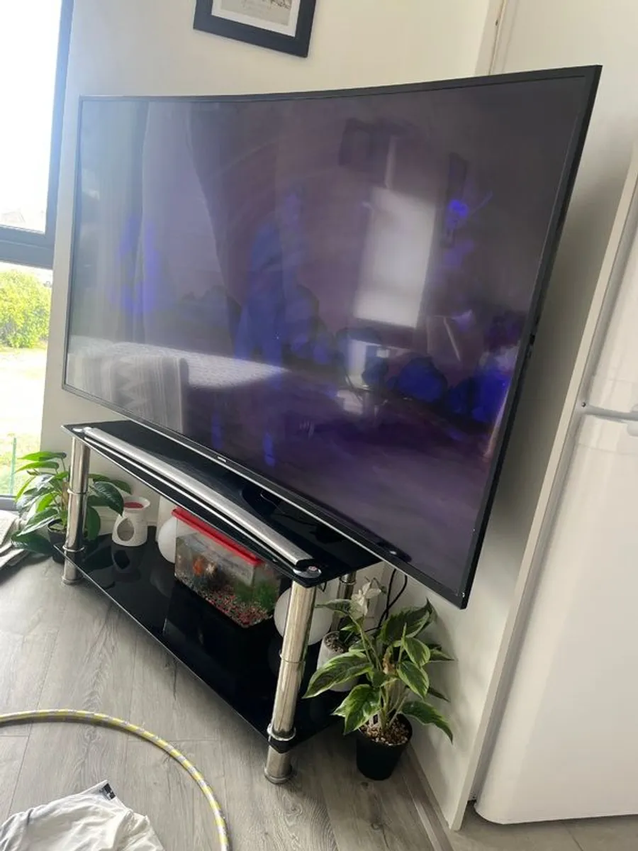 Samsung smart tv 65 inch - Image 1