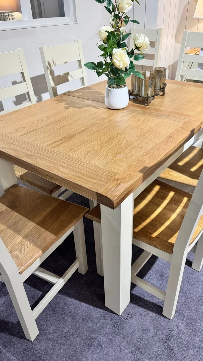 Oak Extendable Dining Table Brand New - Image 1