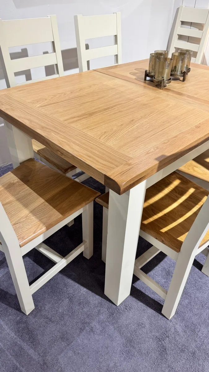 Oak Extendable Dining Table Brand New - Image 3