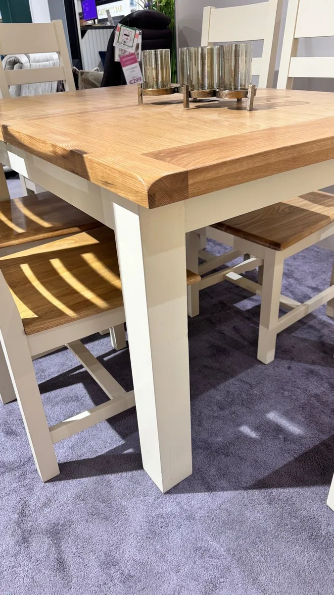 Oak Extendable Dining Table Brand New - Image 4
