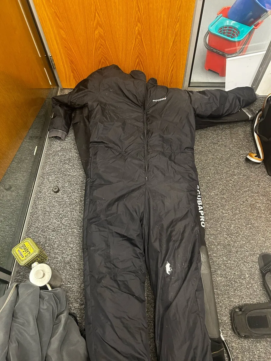 Scuba diving gear - Image 1