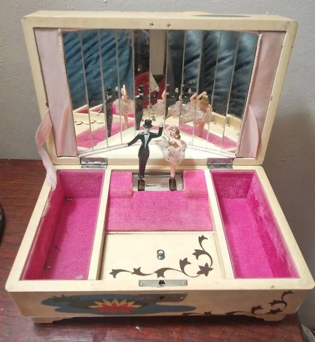 1960 Fuji Last of its kind Jewellery Box. - Image 2