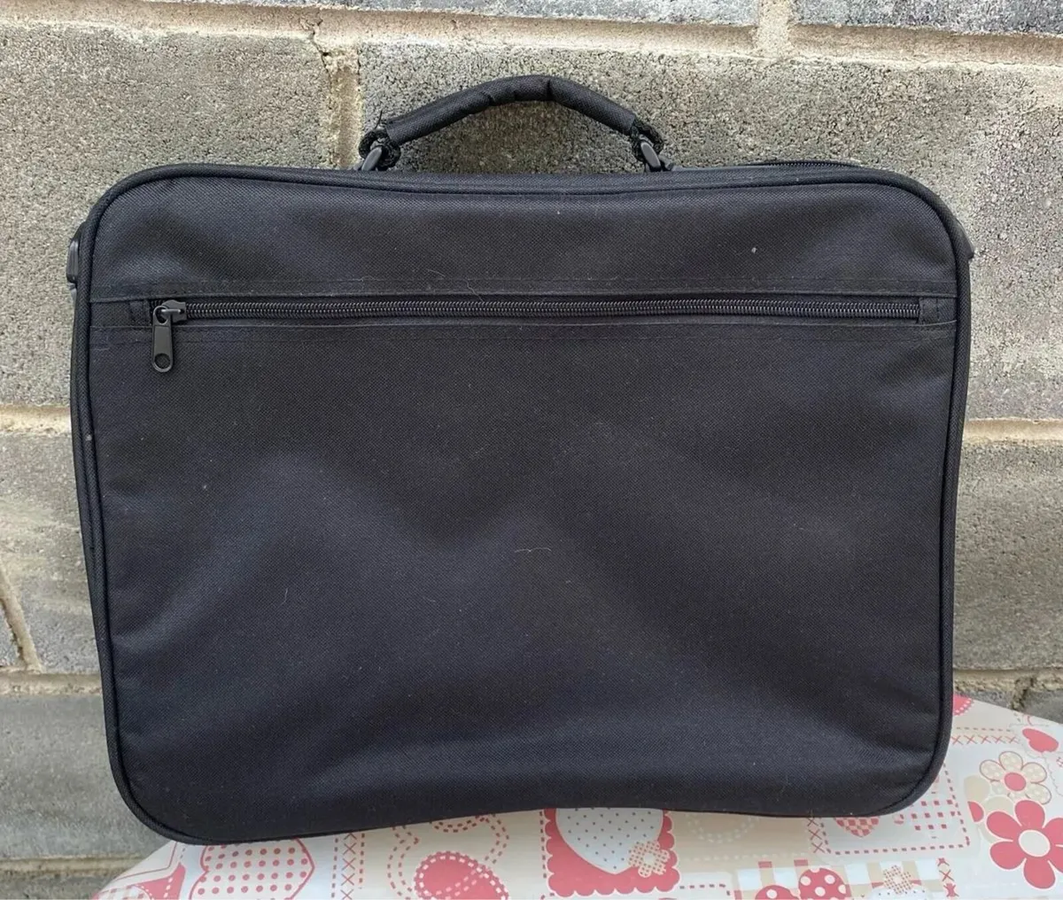 BRAND NEW Technika Laptop Bag 15.6" inch - Image 2