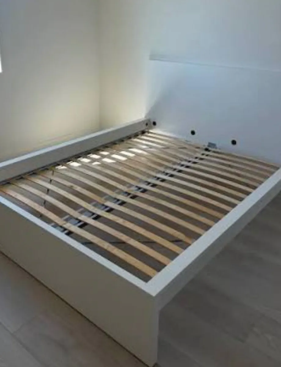 Double bed - Image 1