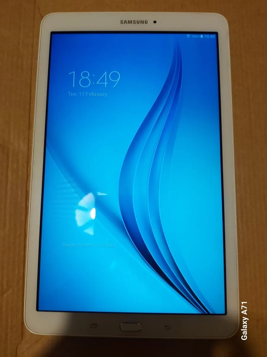 Samsung Galaxy Tab E, 8GB, in excellent condition - Image 2