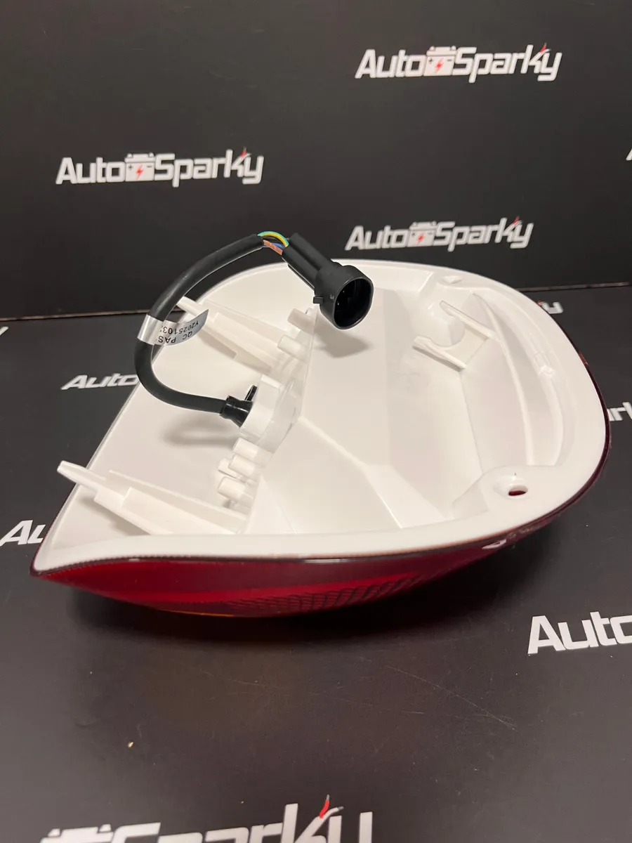 John Deere 20 / 30 Series LED Tail Light - Image 4