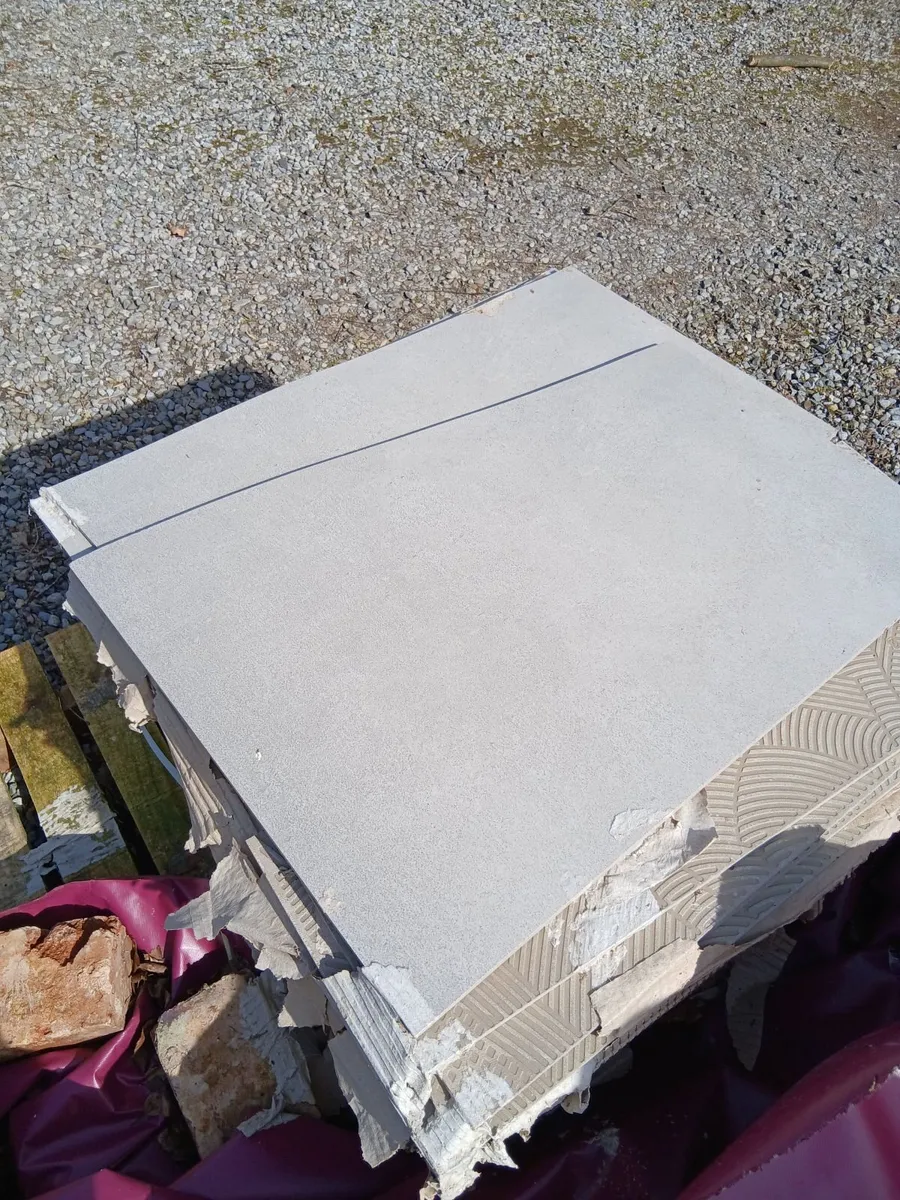 LARGE GREY TILES - Image 4