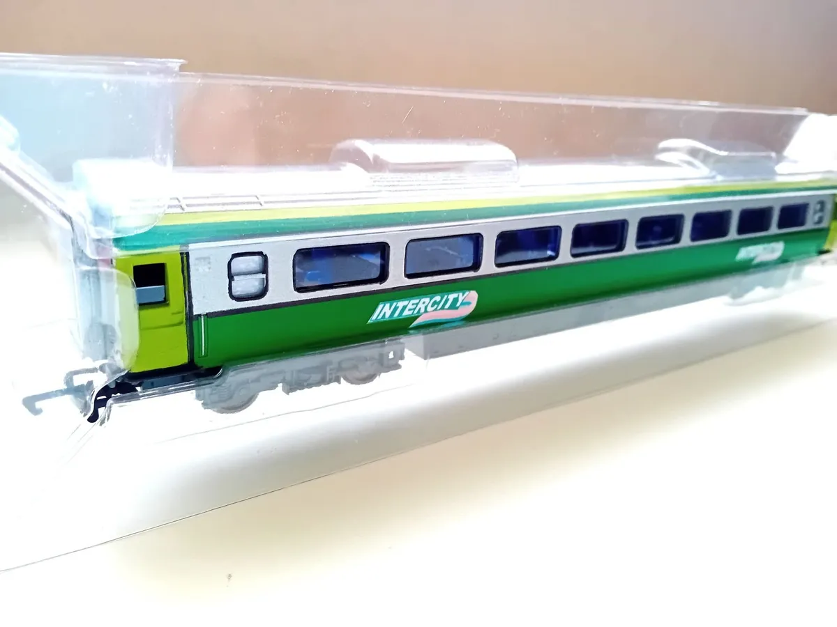 MODEL  RAILWAY   INTERCITY  COACHES - Image 1