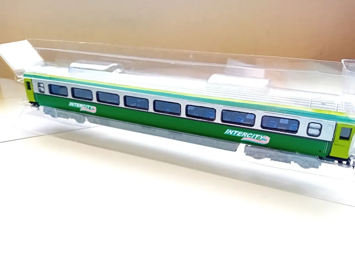 MODEL  RAILWAY   INTERCITY  COACHES - Image 3