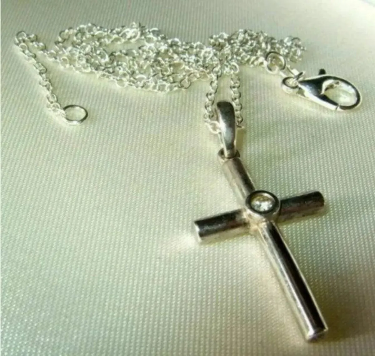 Vintage Hallmarked 9ct Diamond Cross & Chain - Image 1
