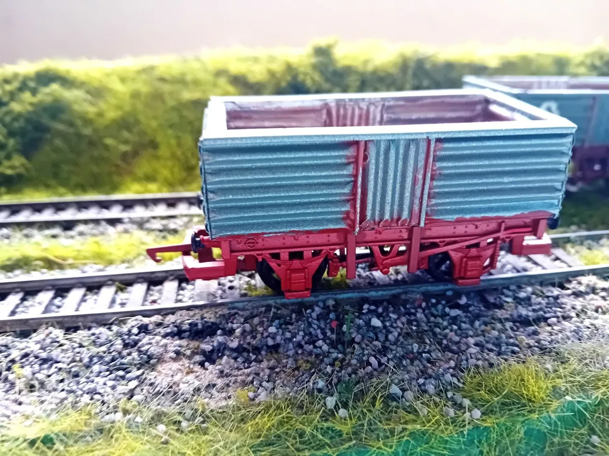 MODEL  RAILWAY  IRISH  BULLIED  WAGONS - Image 2
